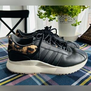 Adidas black leather sneaker - Women 9 (Men US 8,UK 6-1/2, FR 40)